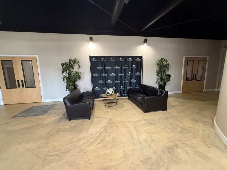 More Photos Of 11471 Vanowen St, North Hollywood Warehouse For Lease