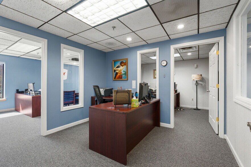More Photos Of 85 Flagship Dr, North Andover Light Distribution For Lease
