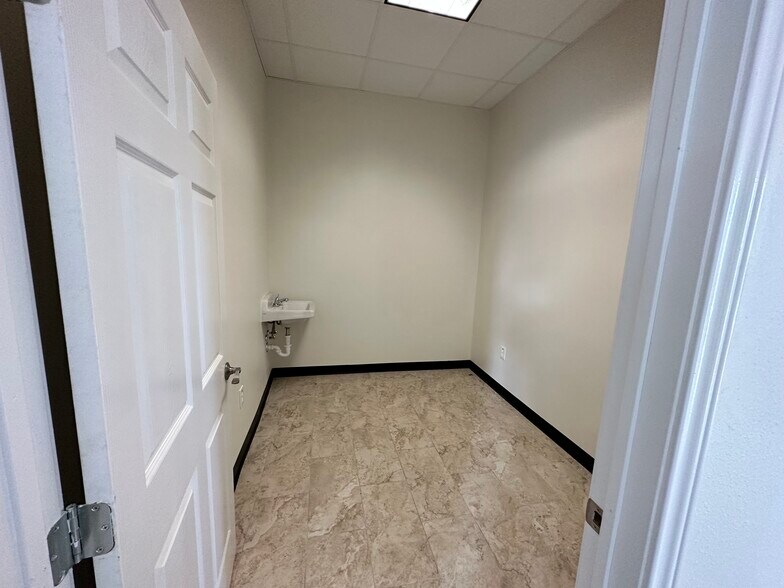 More Photos Of 900 W Jackson Ave, Pasadena Unknown For Lease