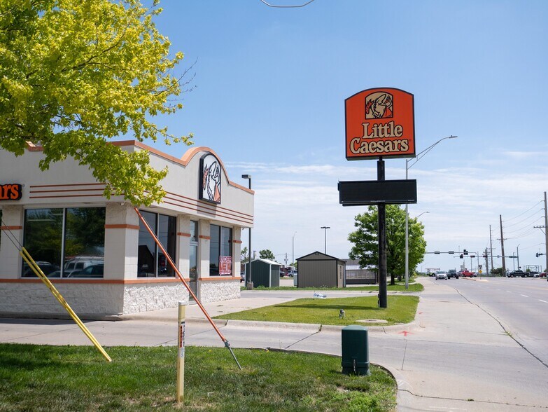 More Photos Of 221 W 39th St, Kearney General Retail For Sale
