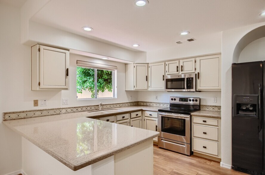 More Photos Of 8805 S 51st St, Phoenix Apartments For Sale