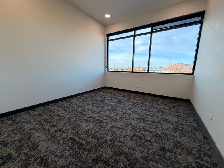 More Photos Of 30 S Louisiana St, Kennewick Loft Creative Space For Lease