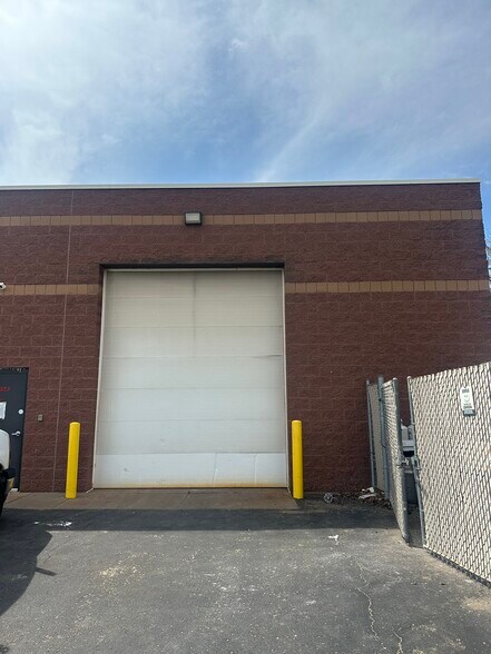 More Photos Of 10323-10327 NE Flanders St, Blaine Distribution For Sale