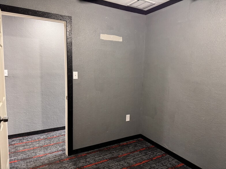 More Photos Of 603 Lake Murray Dr E, Ardmore Flex For Sale