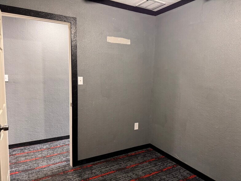 More Photos Of 603 Lake Murray Dr E, Ardmore Flex For Sale