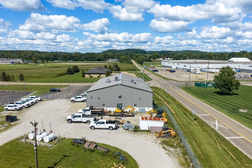 More Photos Of 2050 Reiser Ave SE, New Philadelphia Warehouse For Sale