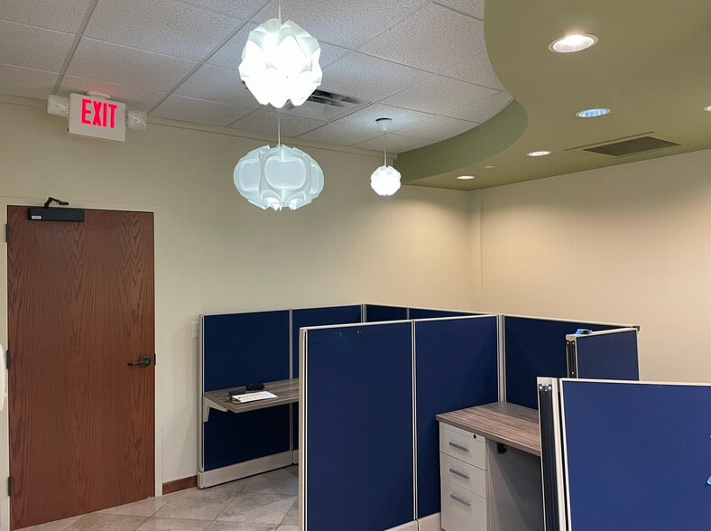 More Photos Of 3821 Juniper Trace, Bee Cave Loft Creative Space For Sale