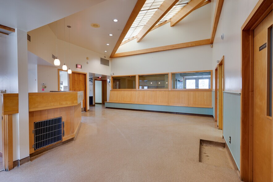 Primary Photo Of 154 Sturbridge Rd, Charlton Veterinarian Kennel For Lease