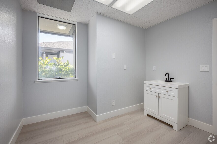 More Photos Of 3637 Mission Ave, Carmichael Office For Sale