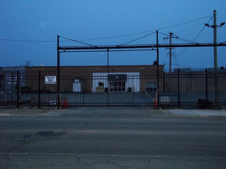 More Photos Of 430 N Damen Ave, Chicago Distribution For Lease