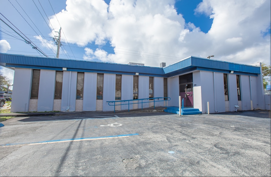Primary Photo Of 16350 NE 12th Ave, North Miami Beach General Retail For Lease