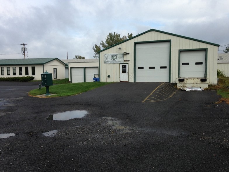 More Photos Of 304 W Second St, East Syracuse Warehouse For Lease