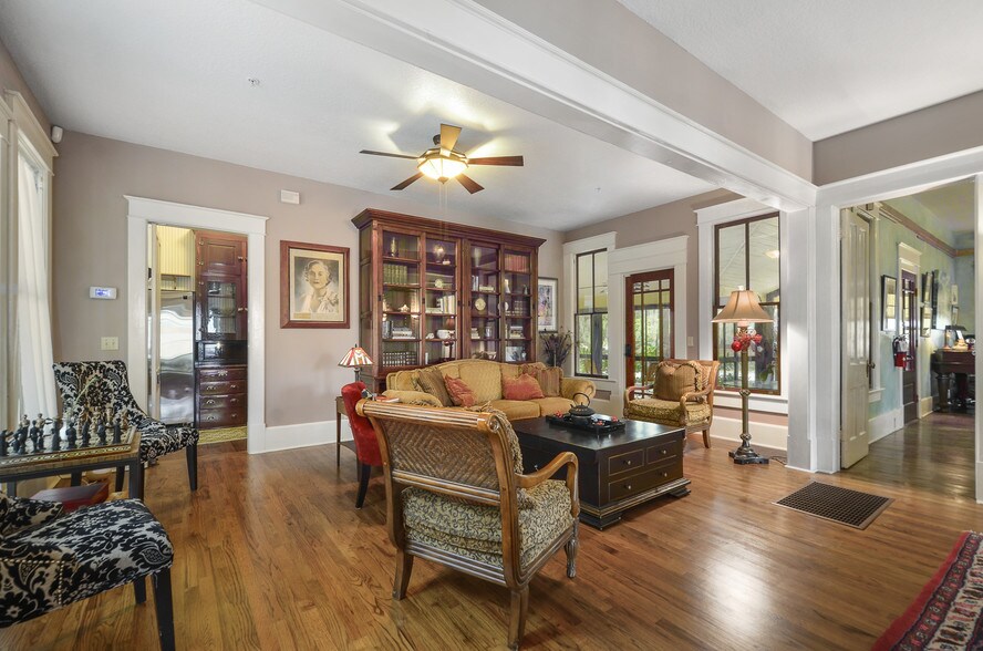 More Photos Of 620 N Tubb St, Oakland Specialty For Sale