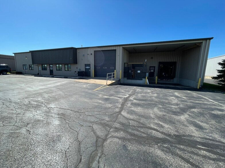 More Photos Of 11131 Kiley Dr, Huntley Warehouse For Lease