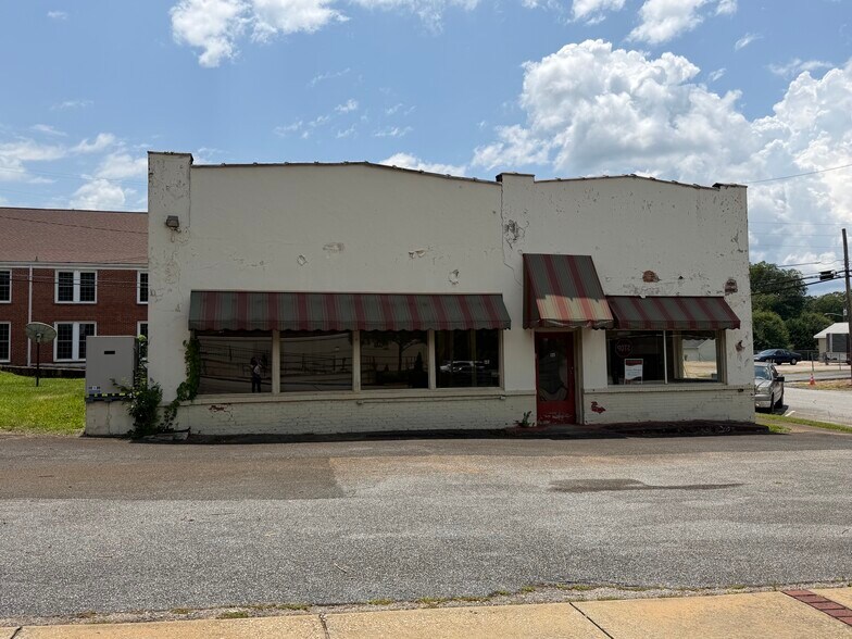 More Photos Of 137 W Main St, Manchester Office For Sale