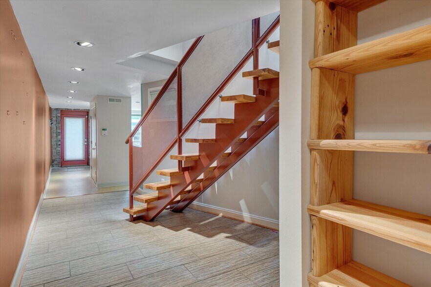 More Photos Of 329 W Main St, Durham Office For Lease