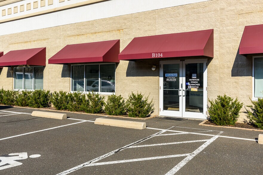 More Photos Of 100 Corporate Dr, Trumbull Office For Sale