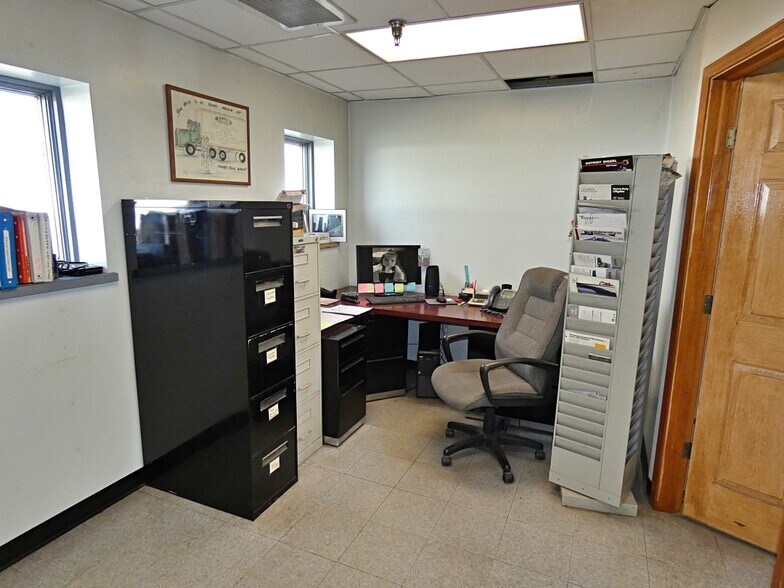 More Photos Of 70 N Gates Ave, Buffalo Truck Terminal For Lease