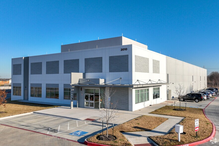 Primary Photo Of 2010 Commerce -1, McKinney Showroom For Lease