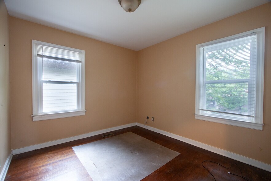 More Photos Of 1746 Hazelwood Dr SE, Marietta Office For Sale