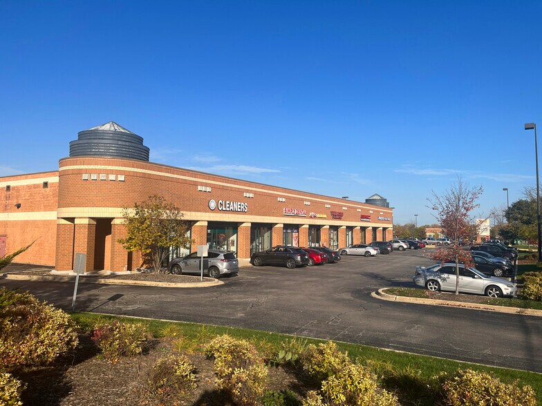 More Photos Of 335-411 E Geneva Rd, Carol Stream Unknown For Lease