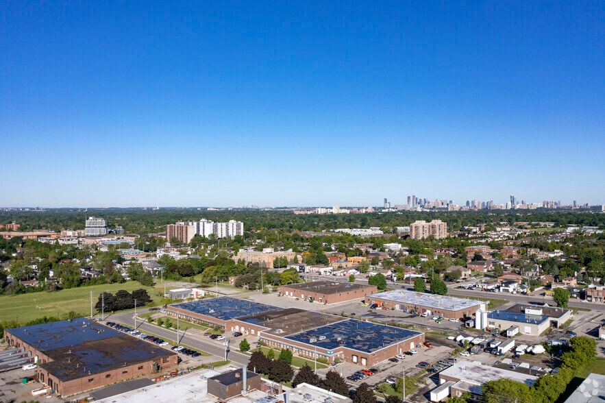 More Photos Of 851-865 Rangeview Rd, Mississauga Warehouse For Lease