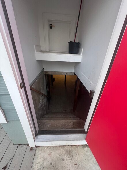 More Photos Of 735 Broad St, Shrewsbury Office Residential For Sale