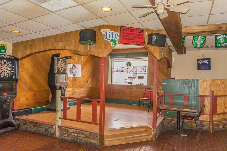 More Photos Of 318 W North Water St, New London Bar For Sale