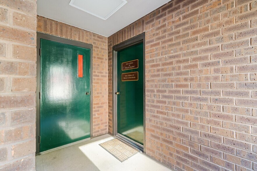 More Photos Of 7960-7990 Old Georgetown Rd, Bethesda Medical For Lease