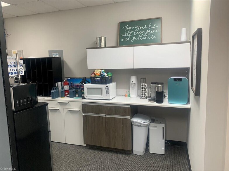 More Photos Of 2235 Lewisville Clemmons Rd, Clemmons Office Residential For Lease