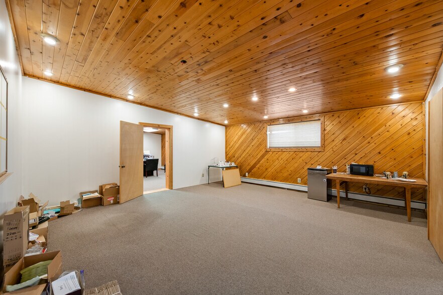 More Photos Of 97 S Red Willow Rd, Evanston Manufacturing For Lease