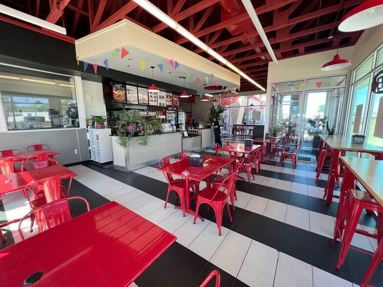 More Photos Of 7205 S Broadway Ave, Tyler Fast Food For Lease