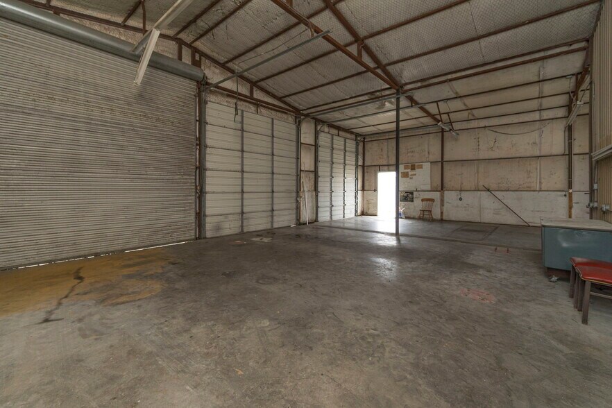 More Photos Of 108 West Gillum, Grandview Warehouse For Sale