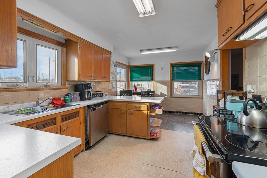 More Photos Of 1405 W Silver Spring Dr, Milwaukee General Retail For Sale