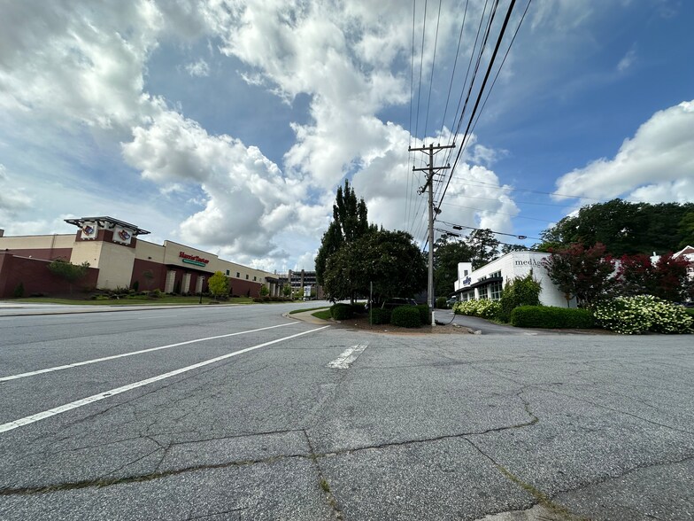More Photos Of 103 Wade Hampton Blvd, Greenville Freestanding For Lease