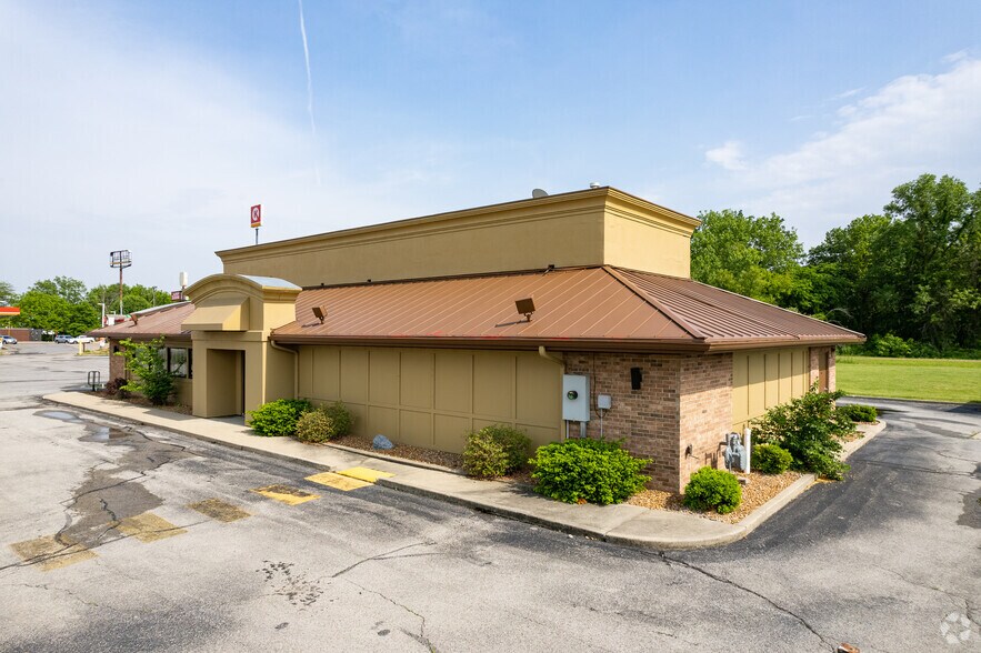 More Photos Of 1551 W Main St, Salem Fast Food For Sale