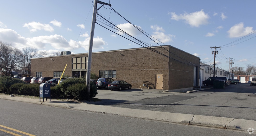 Primary Photo Of 174-180 Miller Pl, Hicksville Warehouse For Lease
