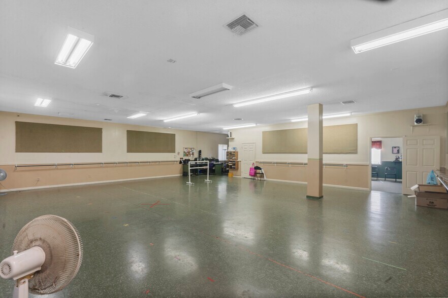 More Photos Of 2180 Northwest Blvd, Newton Medical For Sale