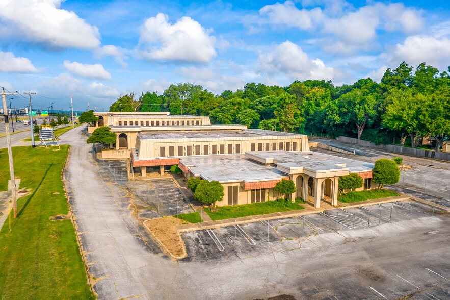 More Photos Of 2705-2745 E Skelly Dr, Tulsa Medical For Sale