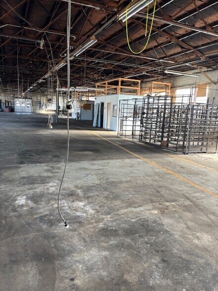 More Photos Of 21 Taylor St, Danbury Manufacturing For Sale