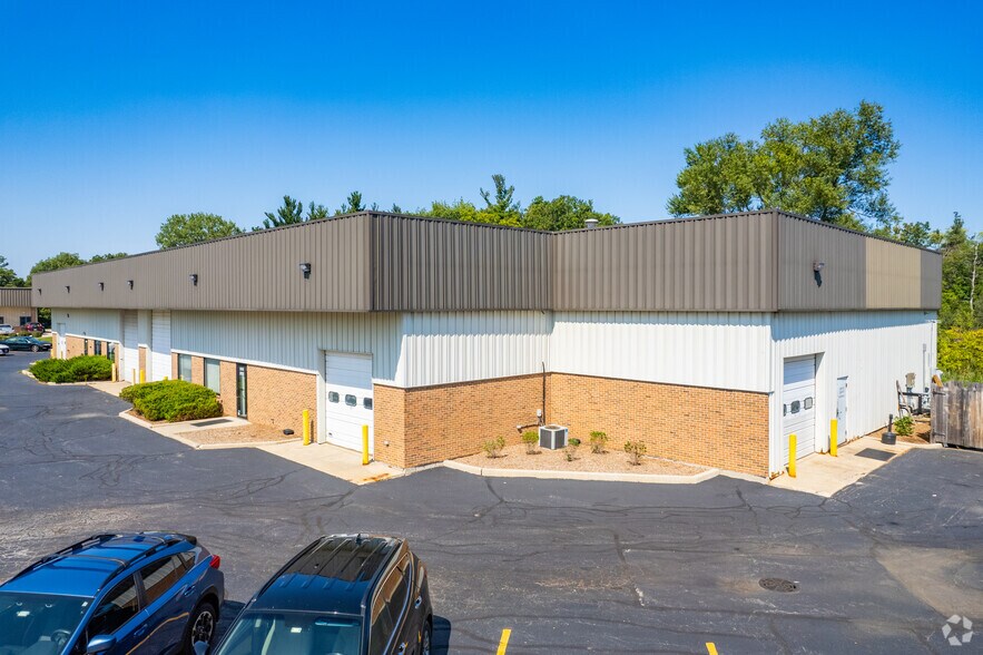 More Photos Of 2200-2205 Tech Ct, Woodstock Warehouse For Lease