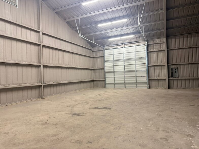 More Photos Of 5744 N FM 51, Weatherford Light Distribution For Lease