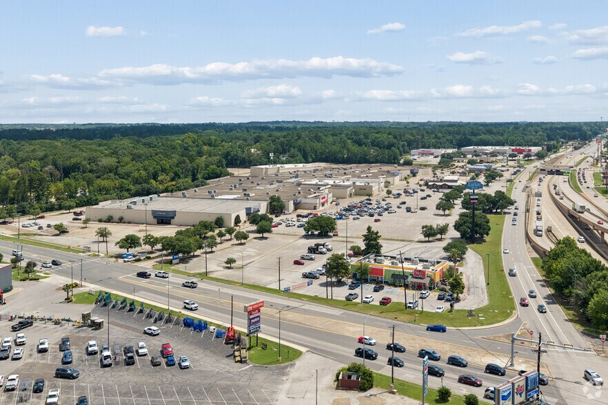 More Photos Of 4600 S Medford Dr, Lufkin General Retail For Sale