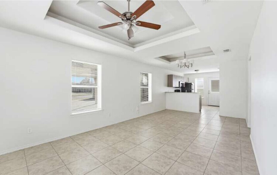 More Photos Of Bellas Hadas & Luz Divina St, Edinburg Specialty For Sale