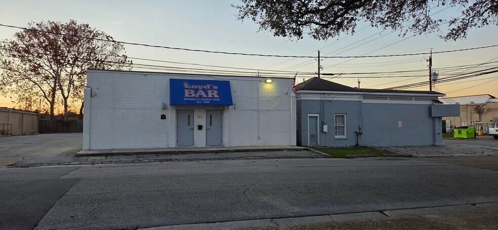 Primary Photo Of 111 N Avenue A, Humble General Retail For Sale