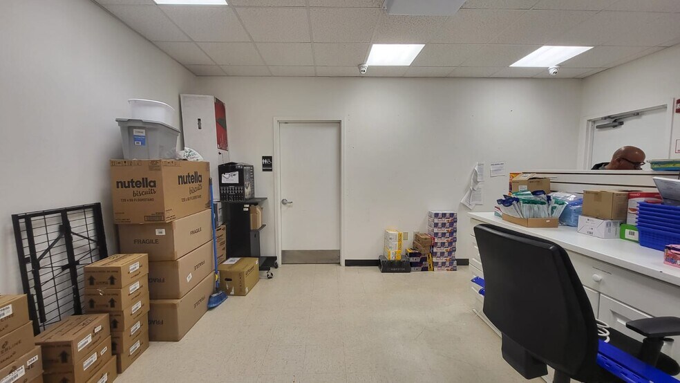 More Photos Of 838 E Grand St, Elizabeth Supermarket For Lease