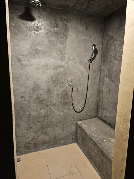 More Photos Of 1812 S Flower St, Los Angeles Manufacturing For Lease