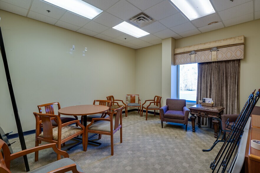 More Photos Of 3737 Stilesboro Rd NW, Kennesaw Flex For Sale