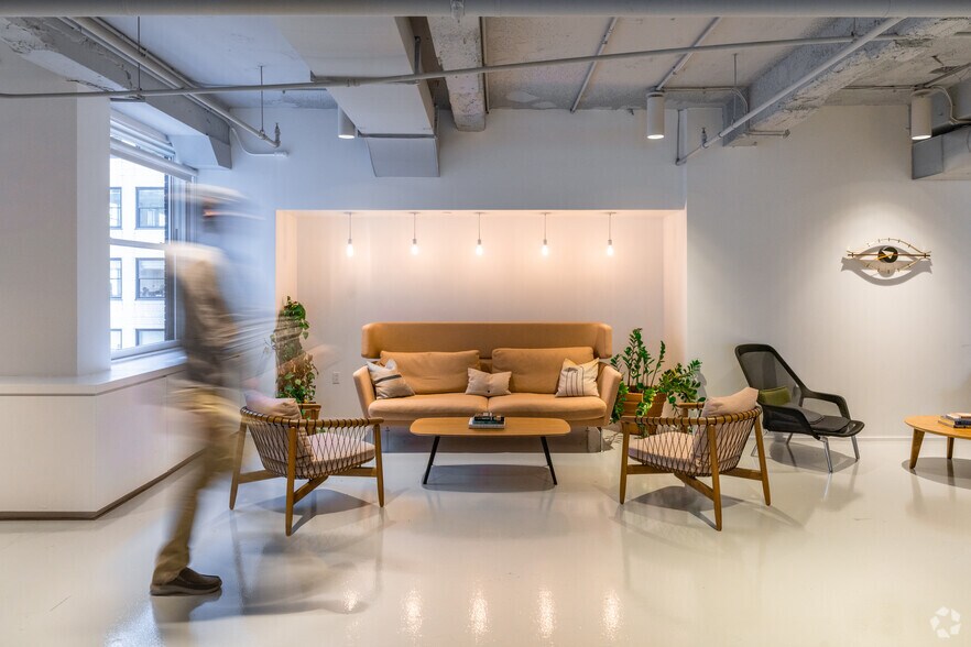 More Photos Of 405 Lexington Ave, New York Coworking Space