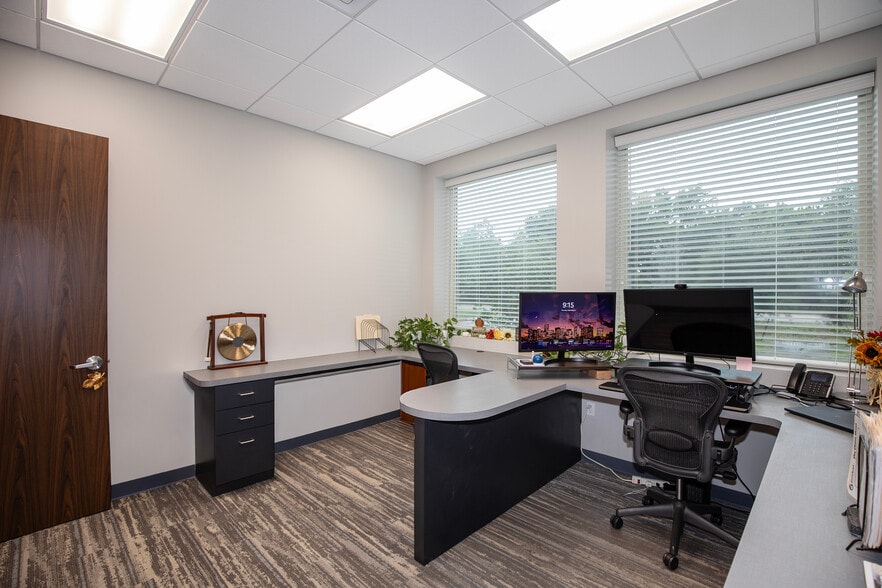 More Photos Of 2605 Columbia Memorial Pky, Kemah Office For Lease